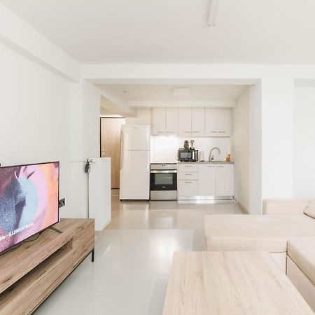 Beautiful Underground Nest With Prv Terrace Apartment เอเธนส์ ภายนอก รูปภาพ