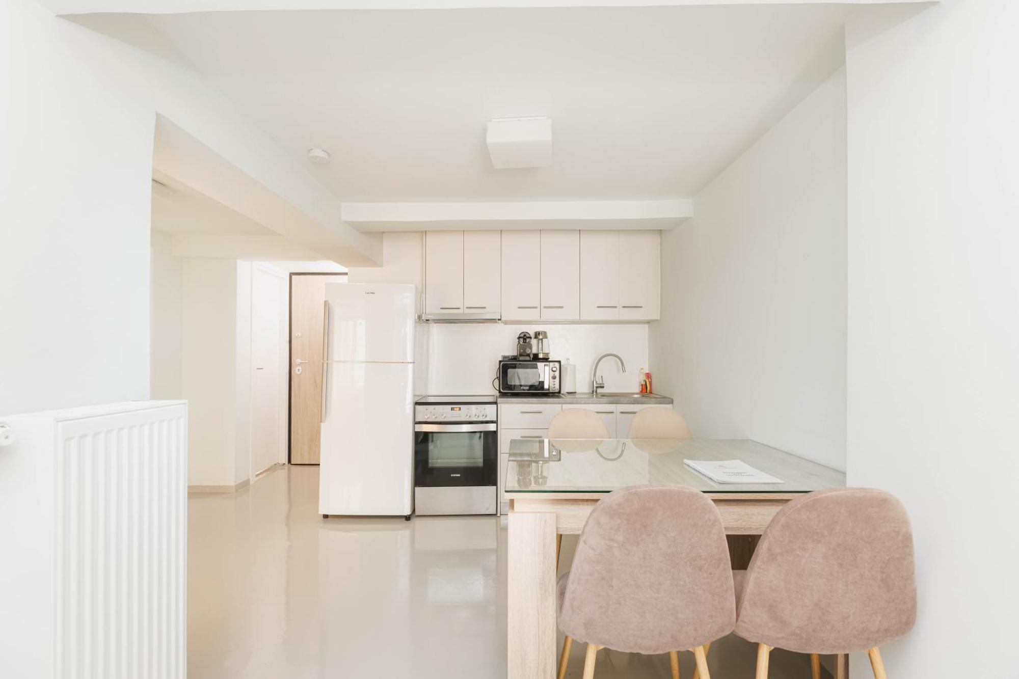 Beautiful Underground Nest With Prv Terrace Apartment เอเธนส์ ภายนอก รูปภาพ