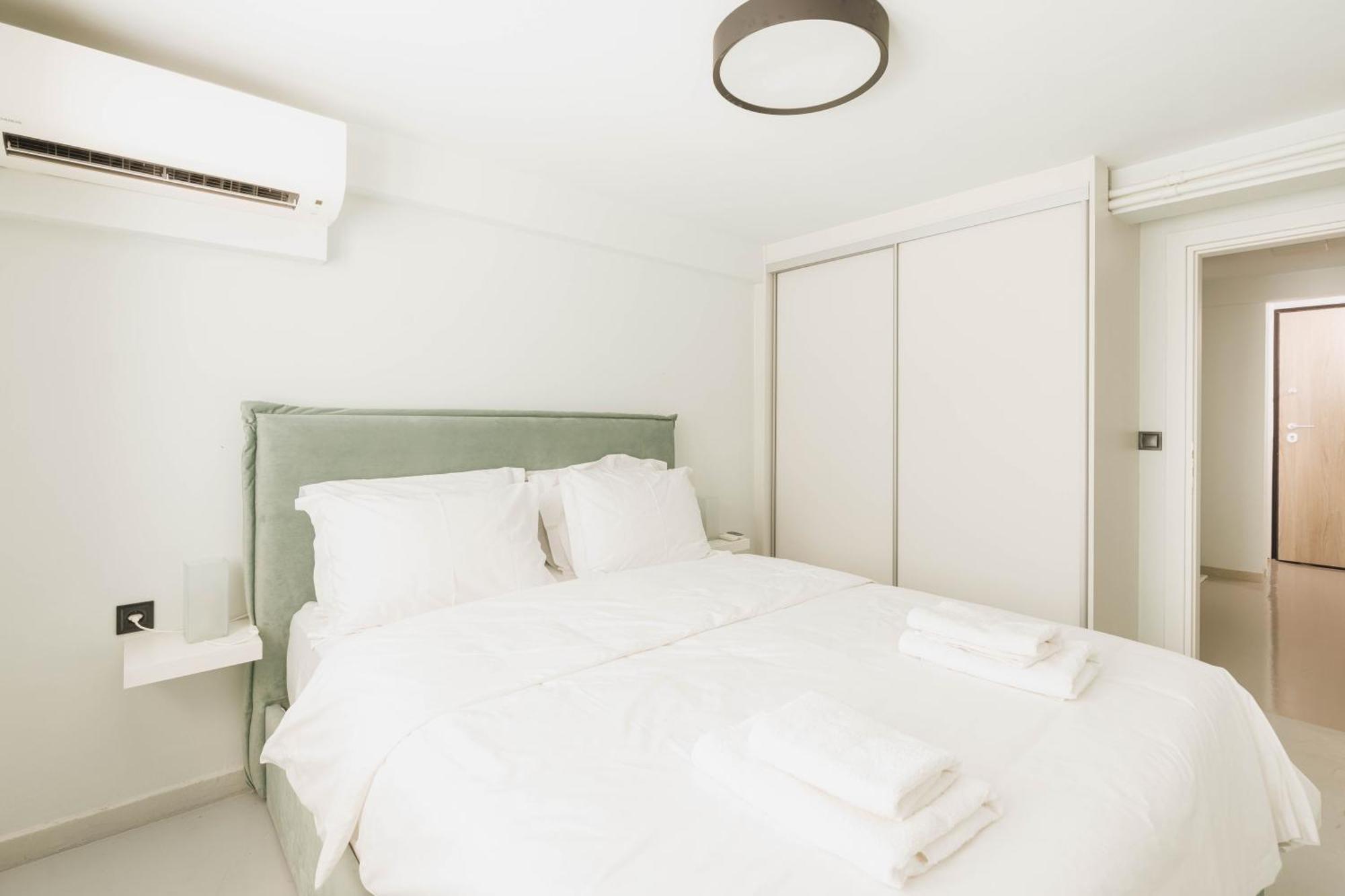 Beautiful Underground Nest With Prv Terrace Apartment เอเธนส์ ภายนอก รูปภาพ